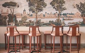 Hotel De Senlis
